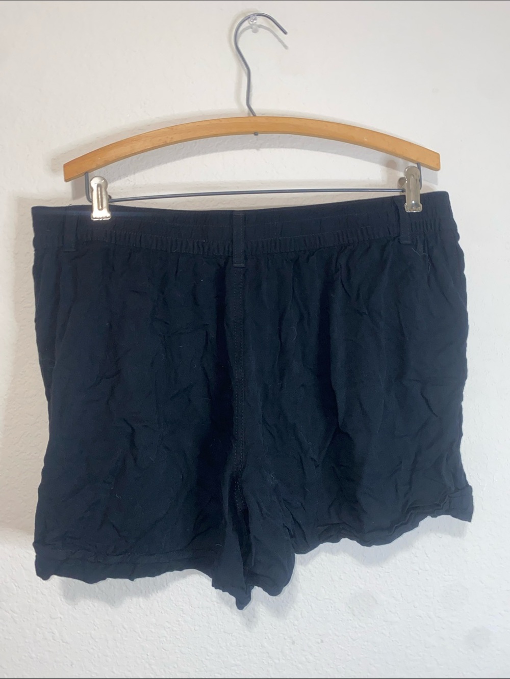 🪼Gloria Vanderbilt black shorts with tie! - Picture 5 of 8